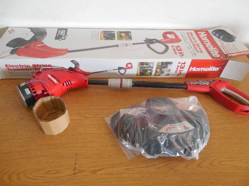 lot 12 image: Homelite 13 in. 4 Amp Straight Electric String Trimmer
