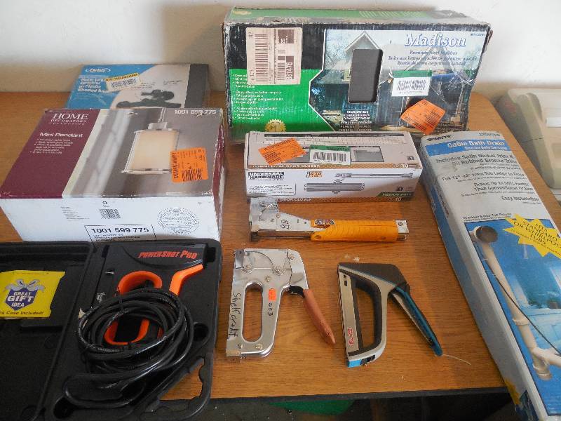 lot 20 image: MAILBOX, LIGHTS, TOOLS LOT