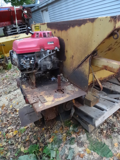 lot 1 image: Hi Way Salt and sand spreader