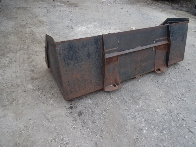 lot 4 image: Snow bucket