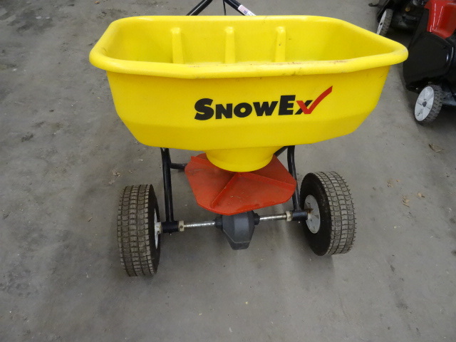 lot 9 image: Snow ex side walk salt spreader. Poly tub. SP-65 Good shape