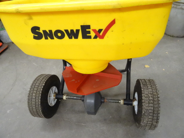 lot 10 image: Snow ex side walk salt spreader. Poly tub. SP-65 Good shape