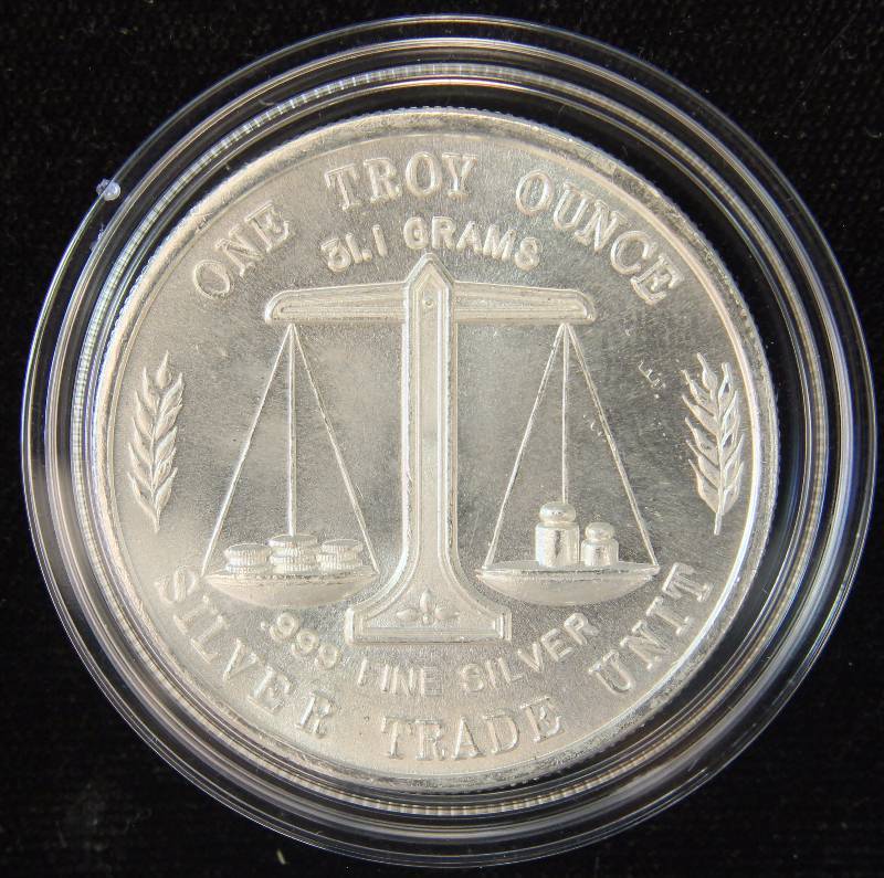 1 TROY OZ. .999 FINE SILVER ROUND EAGLE WITH FLAG SILVER TRADE UNIT IN AIRTITE HOLDER
