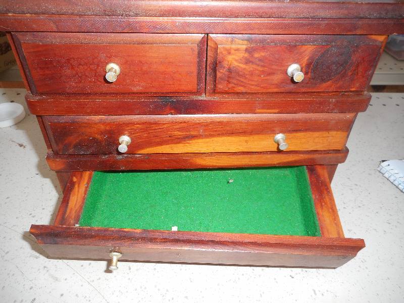 VINTAGE HARDWOOD JEWLERY BOX