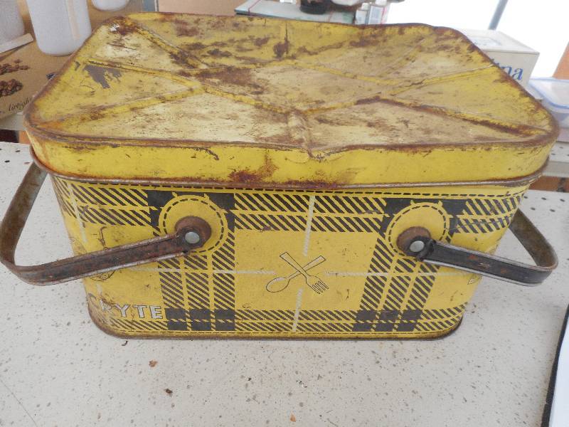 ANTIQUE METAL PICNIC BASKET