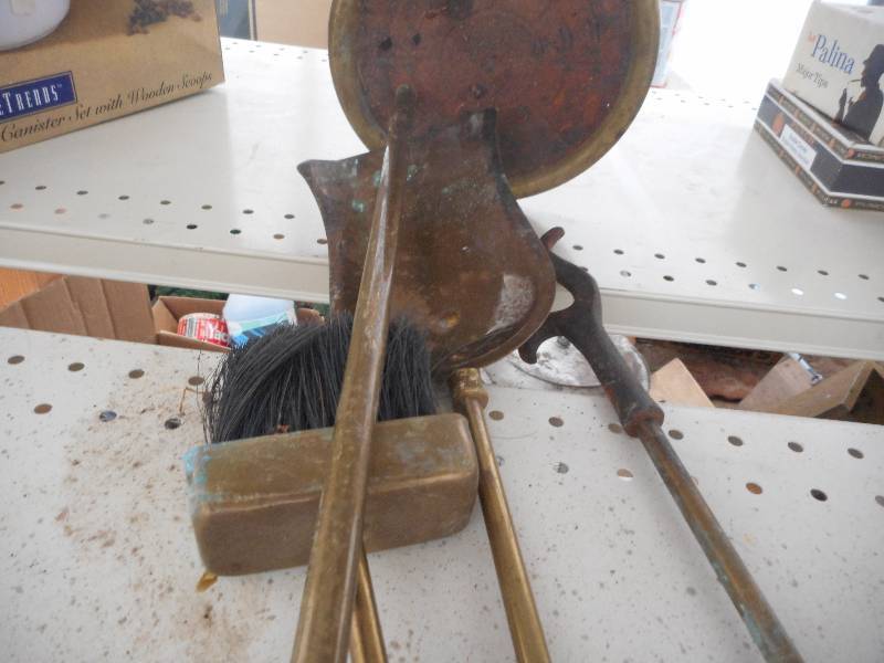 ANTIQUE BRASS FIRE PLACE SET