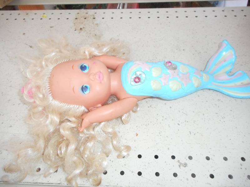 COLLECTIBLE MERMAID DOLL