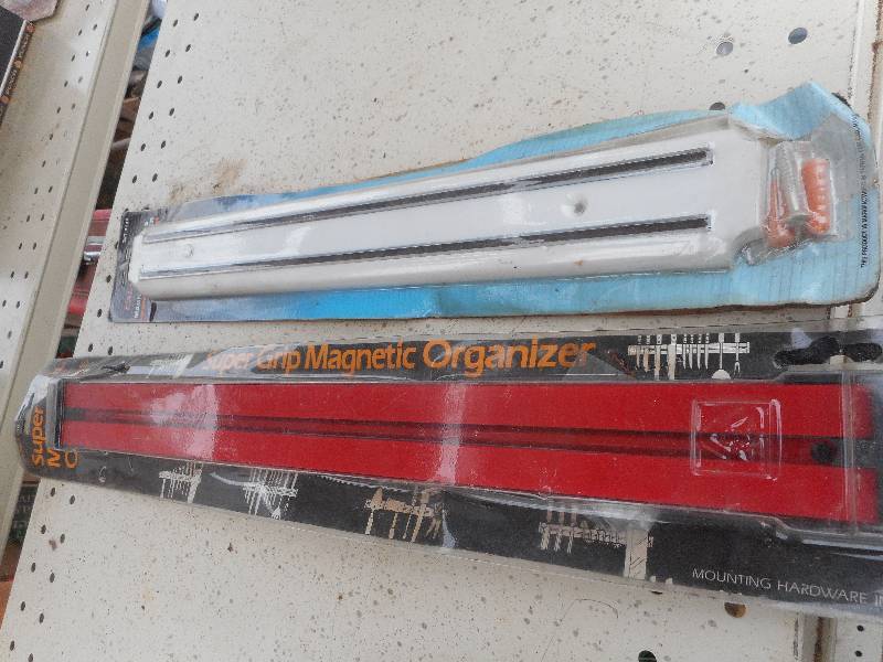 2 MAGNETIC TOOL BARS