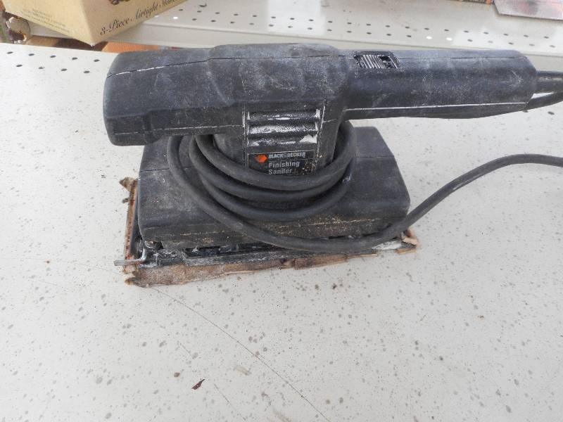 BLACK AND DECKER FINISHING SANDER