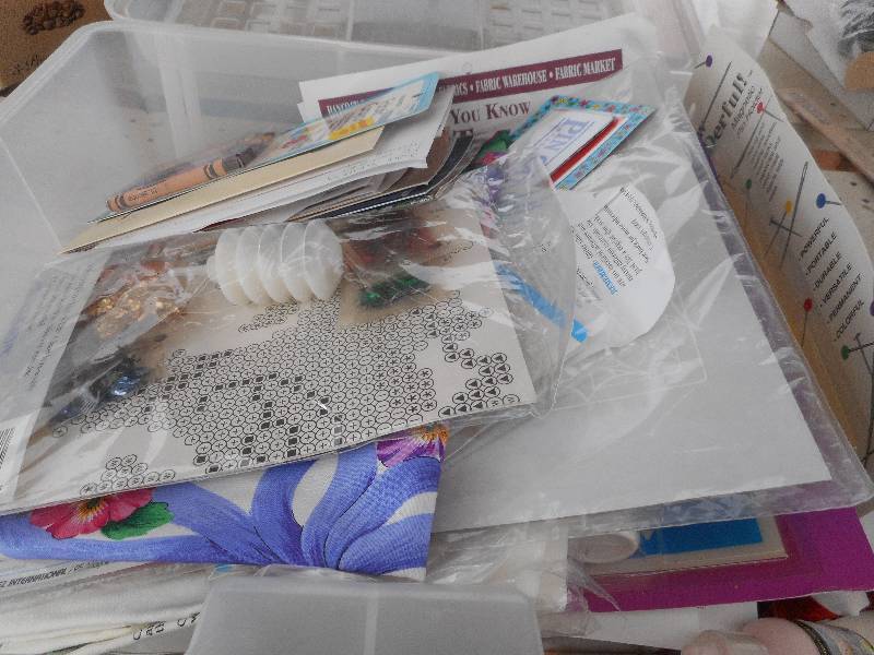 ARTS AND CRAFTS SUPPLIES