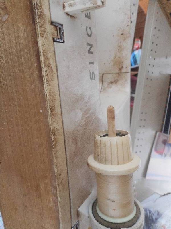 SINGER FUTRA SEWING MACHINE