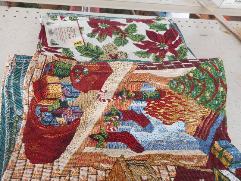 CHRISTMAS PLACE MATS AND RUNNERS