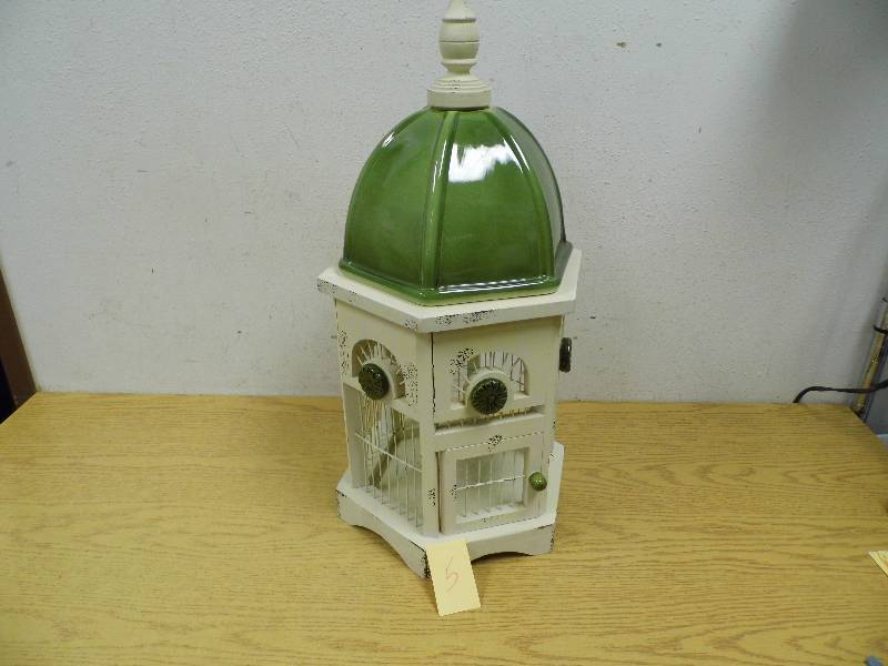 lot 5 image: New Bird Cage
