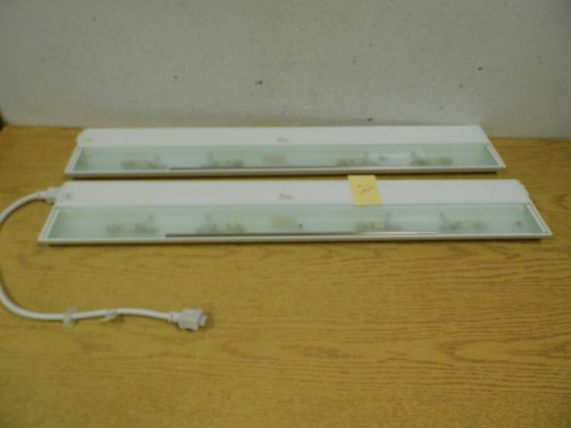 lot 22 image: Lights - Assorted sizes