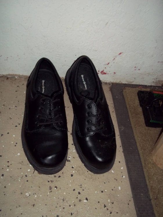 Pair of Black Womens Shoes size 6