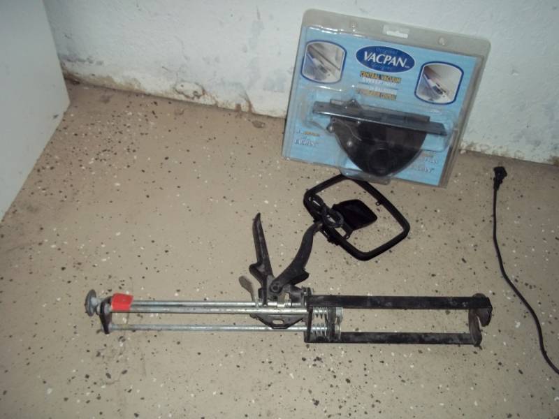 Double Caulking tube gun, spotlight and ext...