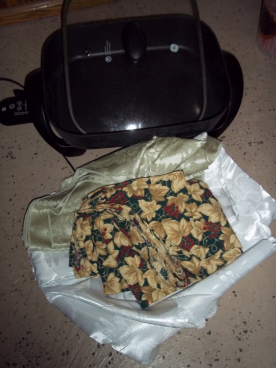 Electric Fry Pan and table cloths