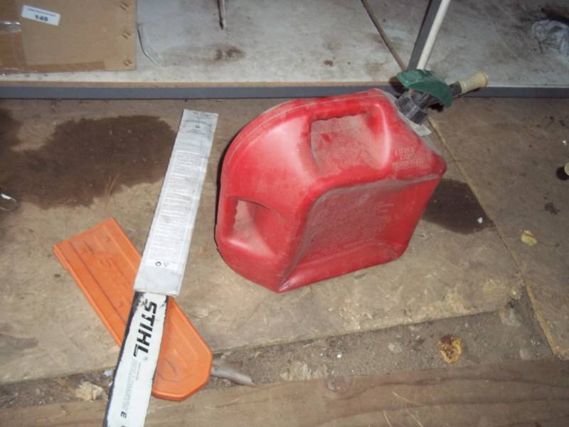 Gas can Chain saw bar