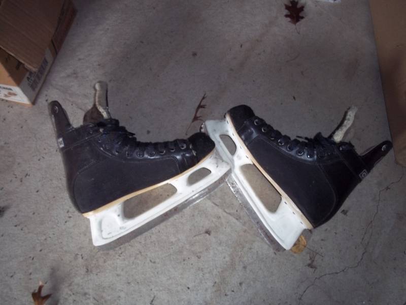 Size 11 Ice skates