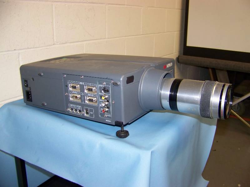lot 32 image: 3M, MP8670, LCD Projector with Long Throw Lens