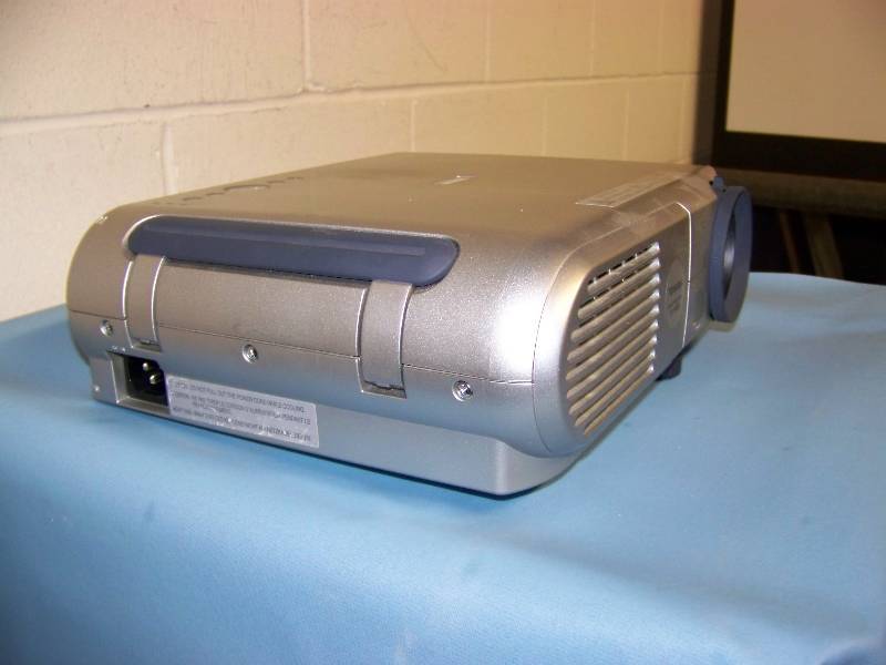 lot 37 image: Toshiba, TLP650U, LCD Projector