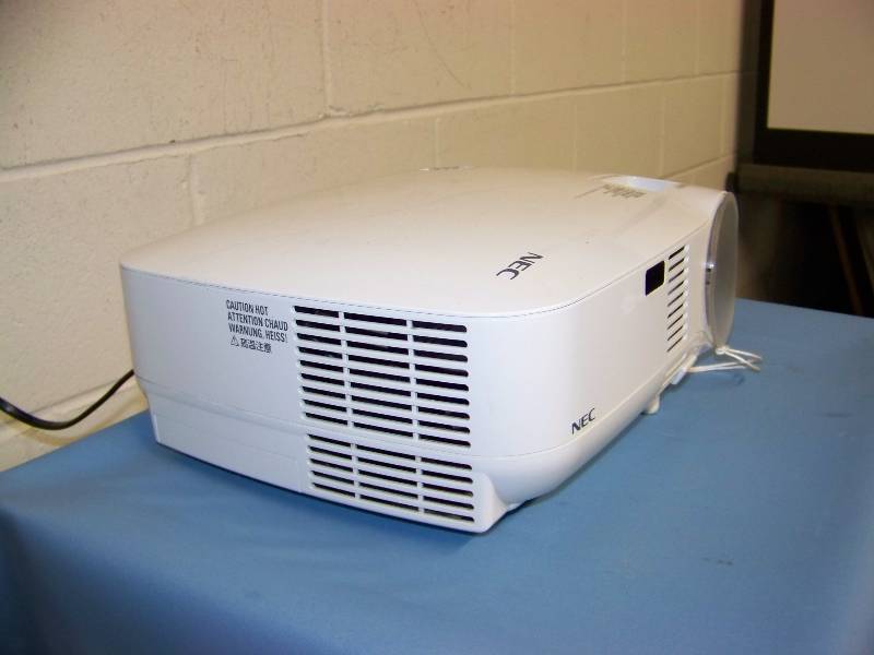 lot 34 image: NEC, VT595, LCD Projector
