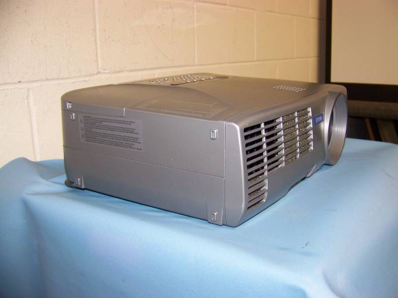 lot 31 image: Epson, EMP-830, LCD Projector