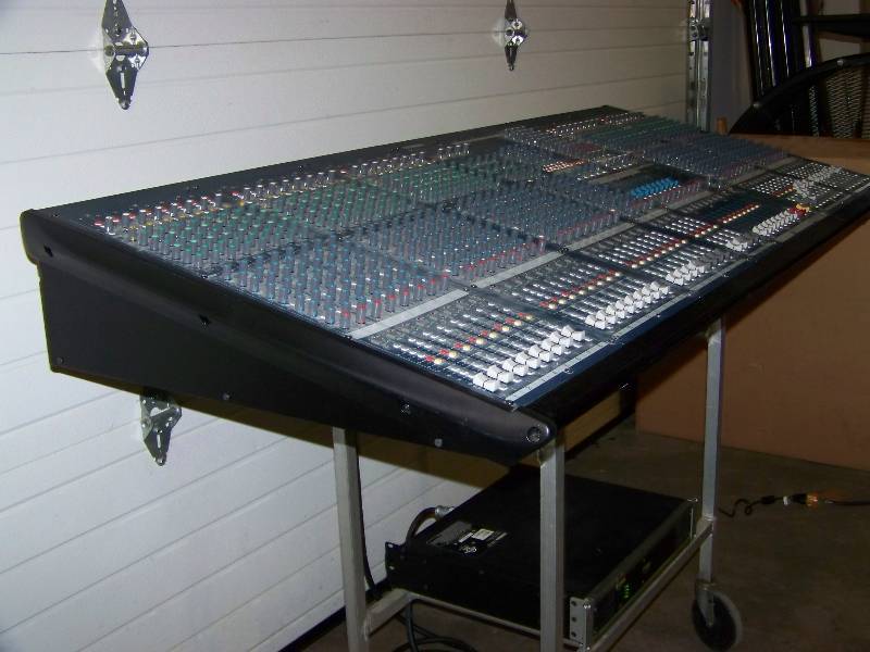 lot 1 image: Yamaha, 40-Channel, Mixing Console  Sound Board with Power Supply