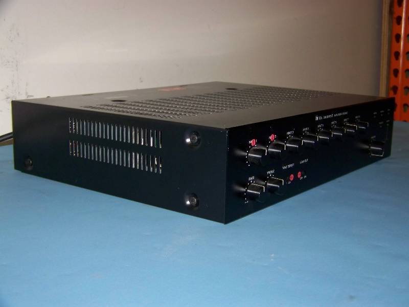 lot 58 image: TOA, 900 Series II, 8-Channel Mixer  Power Amplifier  Amp with (4) Rear Modules