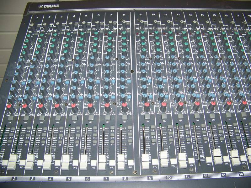 Yamaha, 24Channel, Mixing Console / Sound Board with Standard Power
