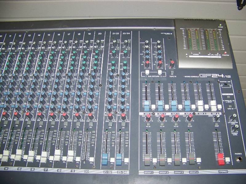 Yamaha 24 Channel Mixing Console Sound Board With Standard Power