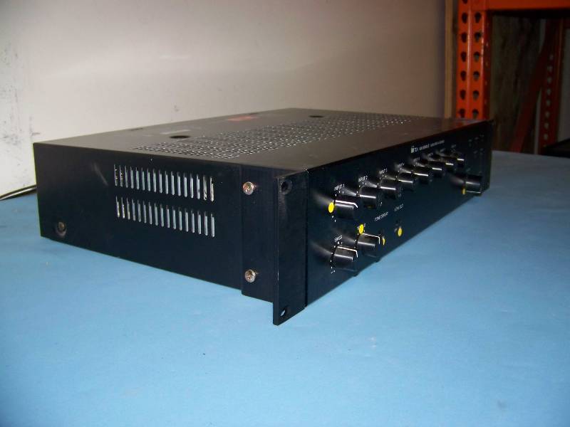 lot 63 image: TOA, 900 Series II, 8-Channel Mixer  Power Amplifier  Amp