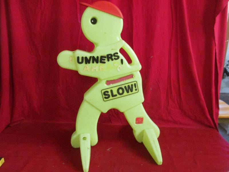 slow traffic sign