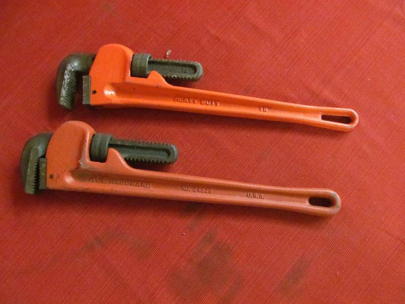 Pipe wrenches