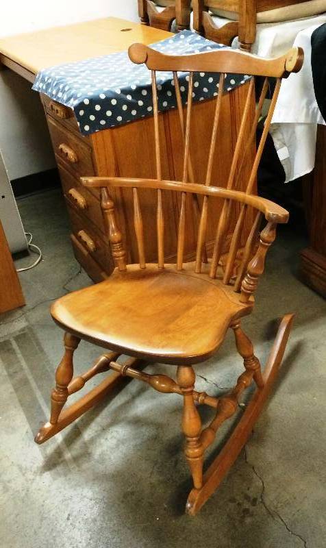 lot 1 image: Gorgeous Vintage Antique High Quality S. Bent Bros Solid Maple Colonial Brace Back Windsor Rocking Chair - Excellent Condition