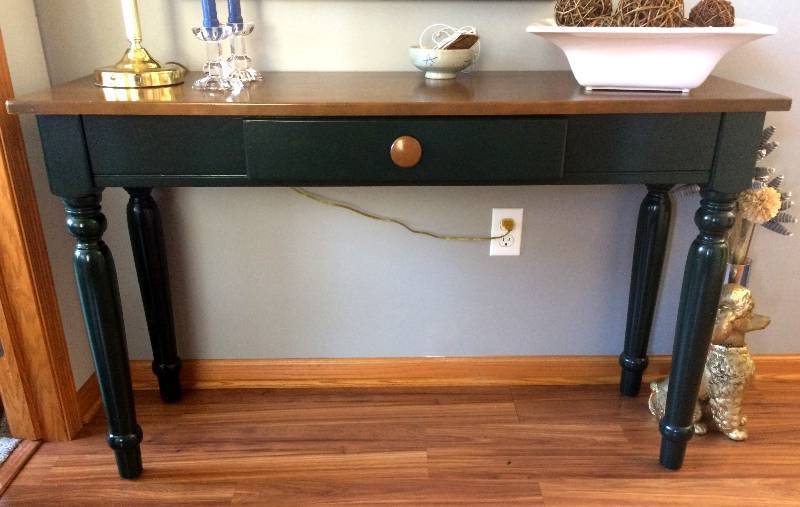lot 8 image: Gorgeous High Quality Perdue Woodworks Country Estates Sideboard Entryway Table With Drawer - Excellent Condition