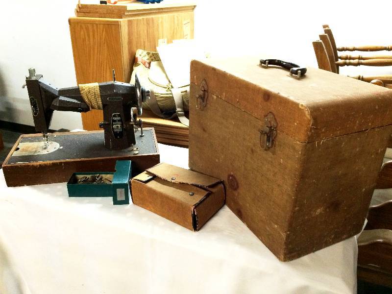 lot 2 image: Antique Vintage 1938 Kenmore E6354 Deluxe Rotary Sewing Machine Original Light Brown Case Plus All The Extras - Worked But Please Test Within 24hours Of Pickup.