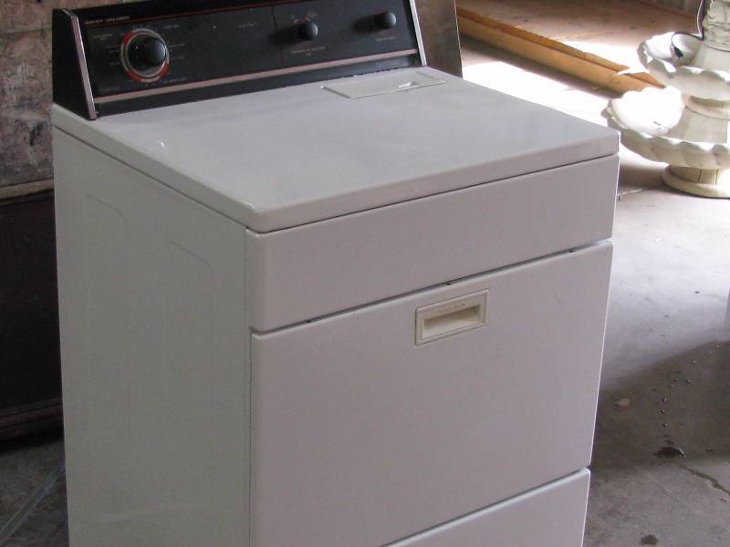 lot 9 image: Roper Dryer