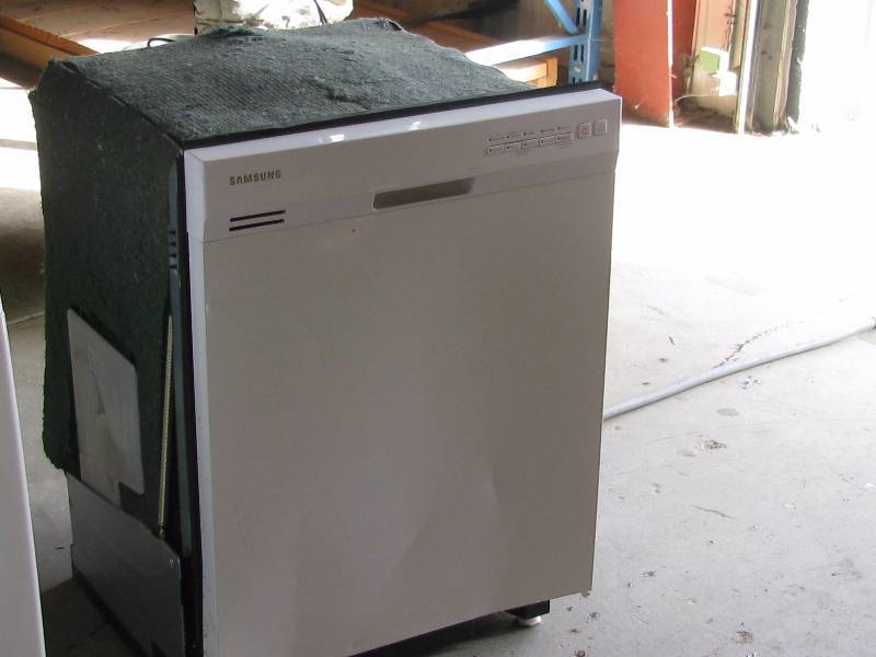 lot 11 image: Samsung Dishwasher