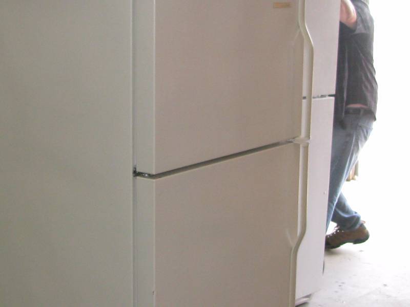 lot 21 image: Kitchen Aid Refridgerator