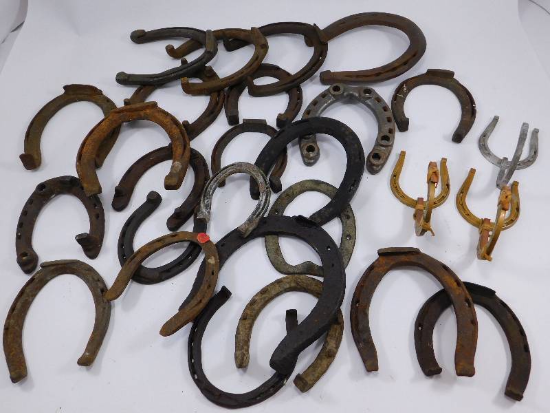 Lot of vintage horseshoes