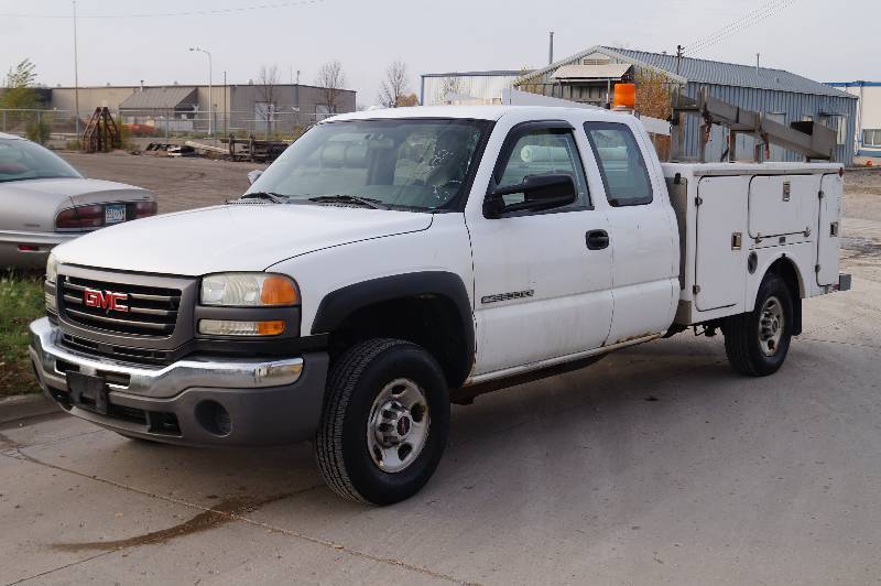 2004 GMC 2500HD One Owner Truck