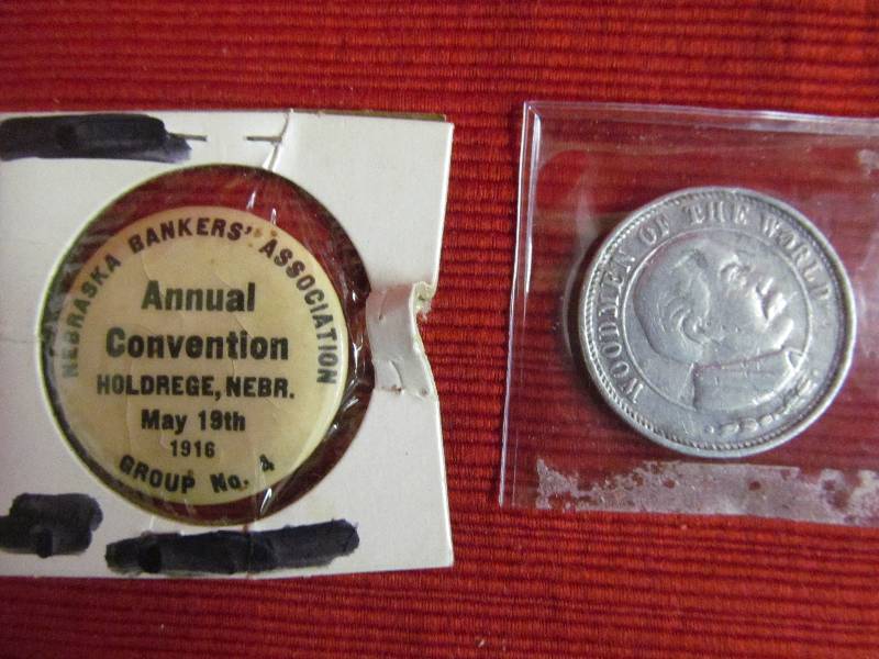 lot 74 image: Collectible ButtonCoin