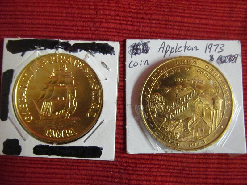 lot 76 image: Collectible Souvenir Coins
