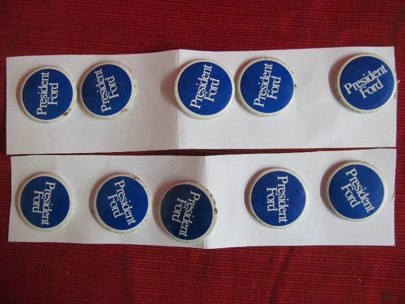 lot 86 image: Collectible Buttons