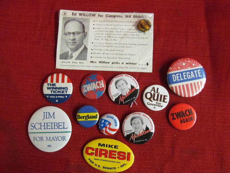 lot 87 image: Collectible Buttons