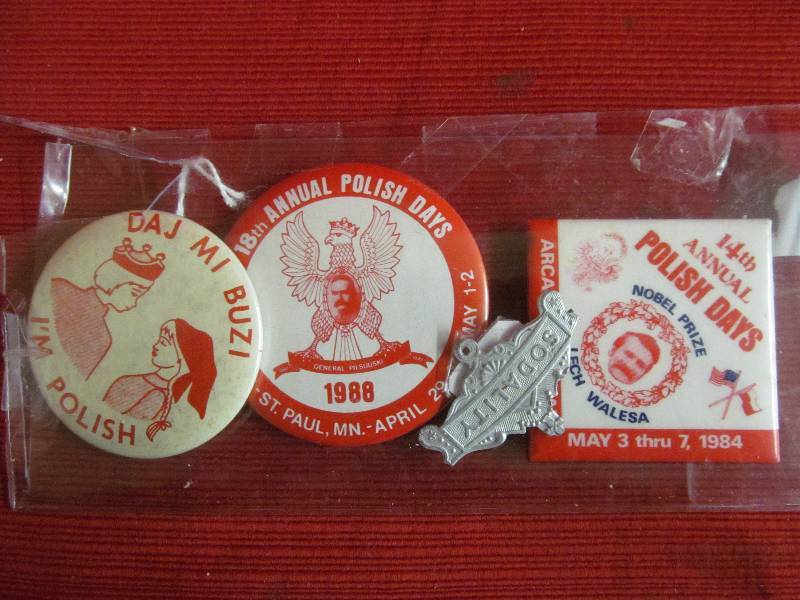 lot 93 image: Collectible Buttons