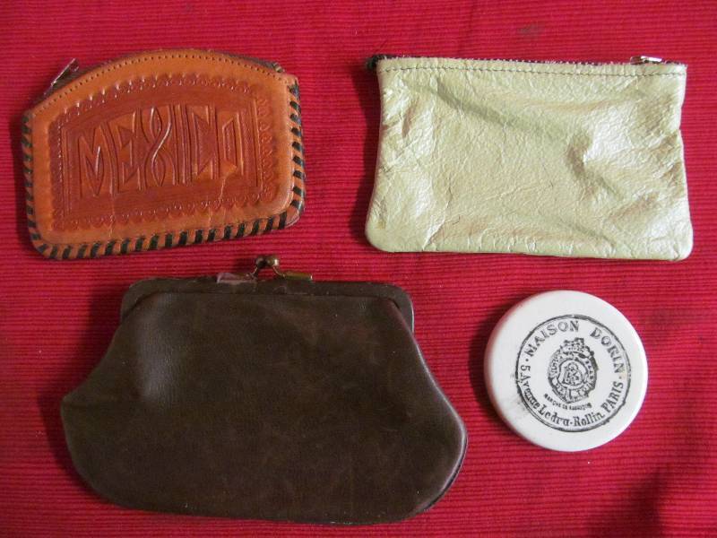 lot 98 image: Vintage Coin Purses