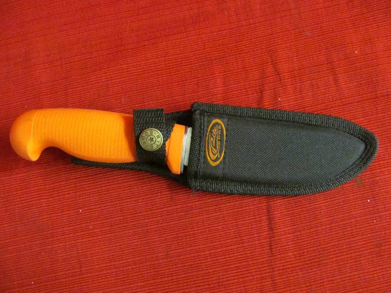 lot 100 image: Knife
