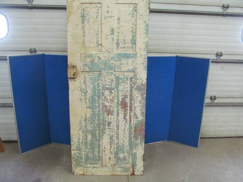lot 104 image: Vintage Door